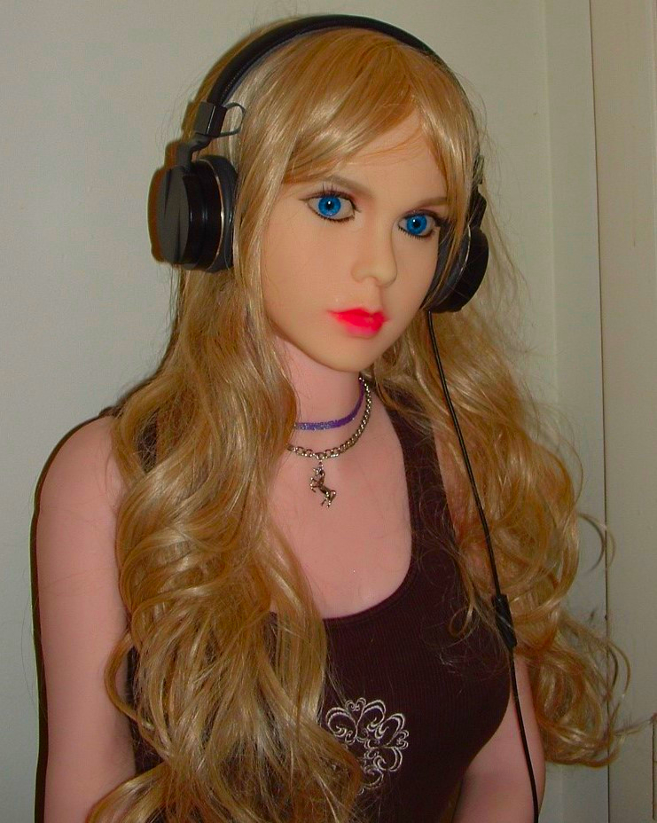 She’s stopped listening to music and put on clothes for bed ! Cheers CarlyBlondHeadset01CarlyB